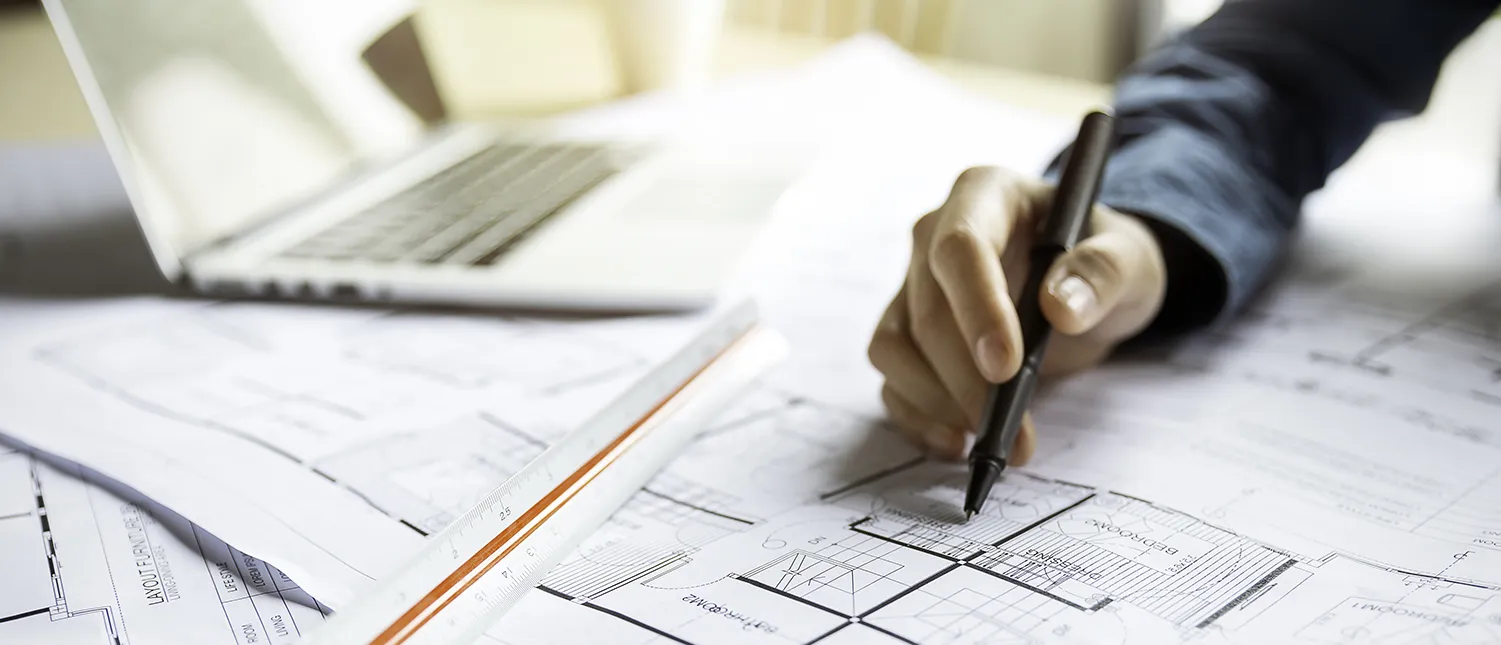 NEXLINK GmbH - Bauconsulting I Projektmanagement - Mann macht Blaupause
